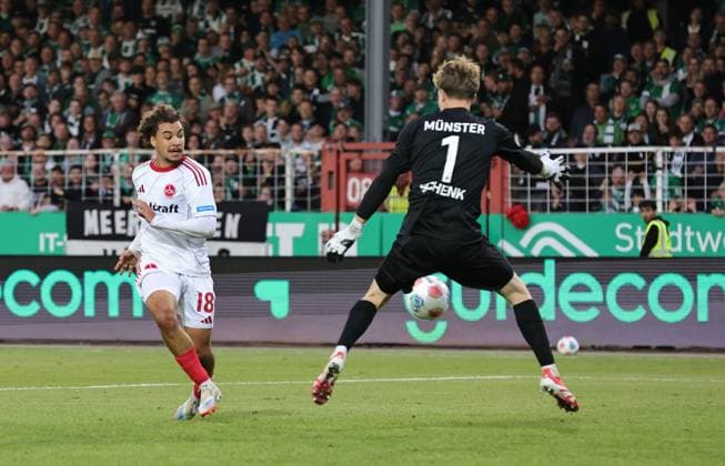 22 08 2025 Soccer Season 2025 2026 2 Soccer Bundesliga 03 Matchday SC Preußen Münster SCP 1 FC Nuremberg FCN Club Sportfoto Zink DaMa xdaxmax DFL regulations prohibit any use of photographs as image sequences and or quasi video only for editorial use Tor Treffer Torschuß zum 2 1 Torschütze Rafael Lubach 18, 1 FC Nuremberg FCN vs Johannes Schenk 1, Preußen Münster Anschlusstreffer