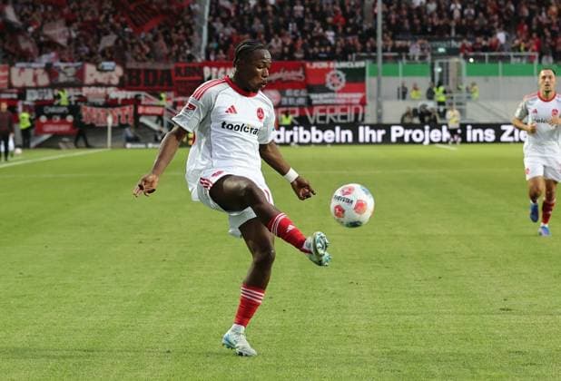 22 08 2025 Soccer Season 2025 2026 2 Soccer Bundesliga 03 Matchday SC Preußen Münster SCP 1 FC Nürnberg FCN Club Sportfoto Zink DaMa xdaxmax DFL regulations prohibit any use of photographs as image sequences and or quasi video only for editorial use Mohamed Ali Zoma 23, 1 FC Nürnberg FCN flankt Flanke Freisteller Einzelbild