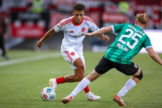 22 08 2025, Football, Preußen Münster 1 FC Nürnberg, 2 Fußball Bundesliga, Preußenstadion, Saison 2025 2026 Henri Koudossou 1FC Nuernberg 08 in duel against Luca Bolay Preussen Muenster 25 DFB regulations prohibit any use of photographs as image sequences and or quasi video Nordrhein Westfalen Germany