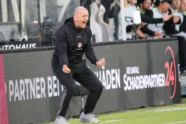 22 08 2025, xmohx, Soccer 2 Bundesliga, SV Elversberg 1 FC Kaiserslautern v l Coach Torsten Lieberknecht 1 FC Kaiserslautern Disappointed, sad, frustrated DFL DFB REGULATIONS PROHIBIT ANY USE OF PHOTOGRAPHS as IMAGE SEQUENCES and or QUASI VIDEO Elversberg