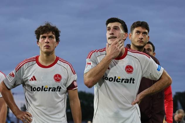 22 08 2025 Soccer season 2025 2026 2 Soccer Bundesliga 03 Matchday SC Preußen Münster SCP 1 FC Nürnberg FCN Club Sportfoto Zink DaMa xdaxmax DFL regulations prohibit any use of photographs as image sequences and or quasi video only for editorial use Fabio Gruber 4, 1 FC Nürnberg FCN Luka Lochoshvili 24, 1 FC Nürnberg FCN Robin Lisewski 13, 1 FC Nürnberg FCN disappointed Disappointment after the end of the match