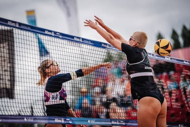 Beach volleyball women Allianz German Beach Tour 2025 Tourstop Berlin 22 08 2025 f l Anna Chiara Reformat attacking against Mareet Maidhof Berlin Funkhaus Beach Berlin Germany