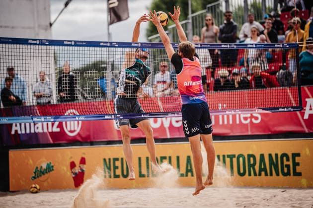 Beach volleyball men Allianz German Beach Tour 2025 Tourstop Berlin 22 08 2025 v l Jonas Sagstetter attacking against Yannik Ahr Berlin Funkhaus Beach Berlin Germany