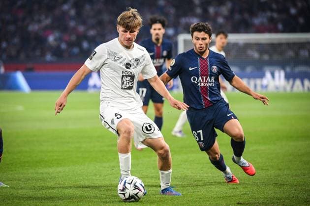 August 22, 2025, Paris, France, France: Marius COURCOUL of Angers and Joao NEVES of PSG during the Ligue 1 match between Paris Saint-Germain (PSG) and Angers SCO at Parc des Princes Stadium on August 22, 2025 in Paris, France. Paris France - ZUMAm308 20250822_zsp_m308_005 Copyright: xMatthieuxMirvillex