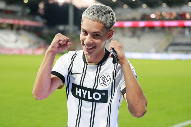 22 08 2025, xmohx, Soccer 2 Bundesliga, SV Elversberg 1 FC Kaiserslautern v l Frederik Schmahl SV Elversberg celebrates victory DFL DFB REGULATIONS PROHIBIT ANY USE OF PHOTOGRAPHS as IMAGE SEQUENCES and or QUASI VIDEO Elversberg