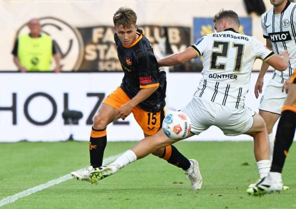Soccer 2 Bundesliga Season 2025 26 22 08 2025 Ursapharm Arena SV Elversberg elv 1 FC Kaiserslautern fck 2 1 Naatan SKYTTAE 1 FC Kaiserslautern , li Lasse GUENTHER SV Elversberg Soccer 2 Bundesliga SV Elversberg