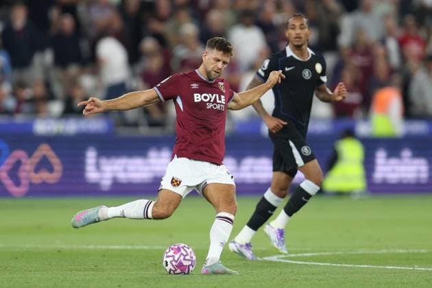 London, England, August 22nd 2025: Niclas Fullkrug of West Ham United crosses the ball during the Premier League match between West Ham United and Chelsea at London Stadium in London, England (Photo by Alexander Canillas Sports Press Photo SPP) (Alexander Canillas SPP)  Copyright: xAlexanderxCanillas SPPx spp-en-AlCa-9U2A8861