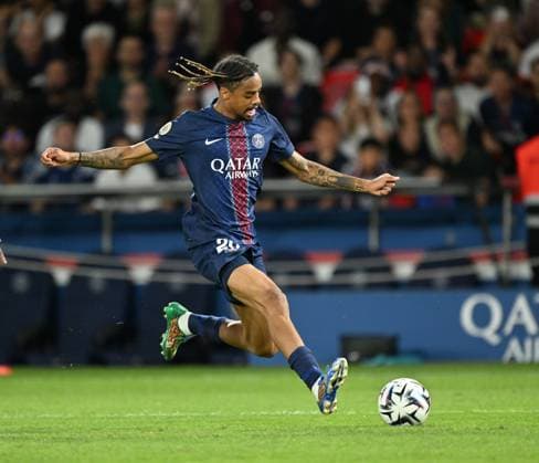 PSG vs Angers SC: French Ligue 1 PARIS, FRANCE - AUGUST 22: Bradley Barcola of Paris Saint - Germain in action during the French Ligue 1 (L1) football match between Paris Saint-Germain (PSG) and Angers SC at Parc des Princes stadium in Paris, France on August 22, 2025. Mustafa Yalcin Anadolu Paris France. Editorial use only. Please get in touch for any other usage.  Copyright: x2025xAnadoluxMustafaxYalcinx