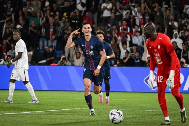 Ligue 1 PSG vs Angers SCO - FA Paris Saint-Germain’s midfielder Fabian Ruiz celebrates scoring a goal during the French L1 football match between Paris Saint-Germain and Angers SCO at the Parc des Princes stadium in Paris on August 22, 2025. Photo by Firas Abdullah ABACAPRESS.COM Paris Île-de-France France  Copyright: xAbdullahxFiras ABACAx