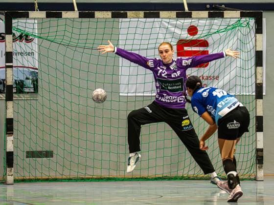 Barbara Fuerst Frisch Auf Women, 72 tries to save a seven-meter penalty, Bergischer HC vs Frisch Auf Goeppingen, Handball, DHB Pokal, Season 2025 2026, 22 08 2025 Bergischer HC vs Frisch Auf Goeppingen, Handball, DHB Pokal, Season 2025 2026, 22 08 2025 Solingen Copyright: xMichaelxSchmidt Eibner-Pressefotx EP_MST