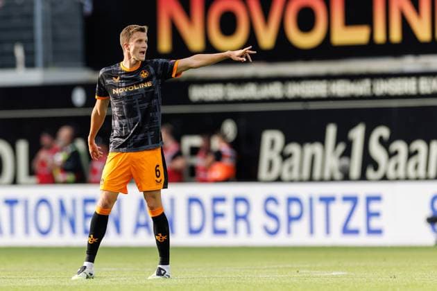 Fabian Kunze 1 FC Kaiserslautern gives instructions, SV Elversberg vs 1 FC Kaiserslautern, Football, 2 Bundesliga, Matchday 3, Season 2025 2026, 22 08 2025 DFB regulations prohibit any use of photographs as image sequences and or quasi video SV Elversberg vs 1 FC Kaiserslautern, Football, 2 Bundesliga, Matchday 3, Season 2025 2026, 22 08 2025 Copyright: xEibner-Pressefoto AlexanderxNeisx EP_ANS