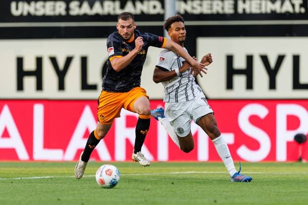 Luca Sirch 1 FC Kaiserslautern in duel with Bambase Conte SV 07 Elversberg , SV Elversberg vs 1 FC Kaiserslautern, Football, 2 Bundesliga, Matchday 3, Saison 2025 2026, 22 08 2025 DFB regulations prohibit any use of photographs as image sequences and or quasi video SV Elversberg vs 1 FC Kaiserslautern, Football, 2 Bundesliga, Matchday 3, Saison 2025 2026, 22 08 2025 Copyright: xEibner-Pressefoto AlexanderxNeisx EP_ANS