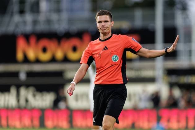 Referee Florian Exner Muenster , SV Elversberg vs 1 FC Kaiserslautern, Football, 2 Bundesliga, Matchday 3, Season 2025 2026, 22 08 2025 DFB regulations prohibit any use of photographs as image sequences and or quasi video SV Elversberg vs 1 FC Kaiserslautern, Football, 2 Bundesliga, Matchday 3, Season 2025 2026, 22 08 2025 Copyright: xEibner-Pressefoto AlexanderxNeisx EP_ANS