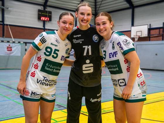 U19 European champions among themselves, Lara Daeuble Frisch Auf women, 95 , Lena Lindemann Bergischer HC, 71 and Aylin Bornhardt Frisch Auf women, 13 , Bergischer HC vs Frisch Auf Goeppingen, handball, DHB Cup, 2025 2026 season, 22 08 2025 Bergischer HC vs Frisch Auf Goeppingen, handball, DHB Cup, 2025 2026 season, 22 08 2025 Solingen Copyright: xMichaelxSchmidt Eibner-Pressefotx EP_MST