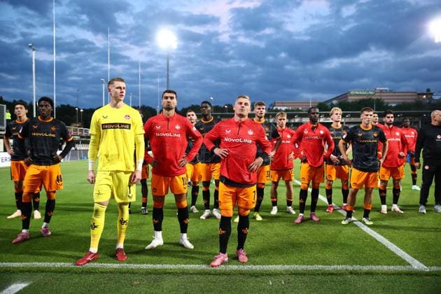 22 08 2025, xmohx, Soccer 2 Bundesliga, SV Elversberg 1 FC Kaiserslautern v l Kaiserslautern players are disappointed, sad, frustrated DFLB DFB REGULATIONS PROHIBIT ANY USE OF PHOTOGRAPHS as IMAGE SEQUENCES and or QUASI VIDEO Elversberg