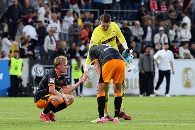 22 08 2025, xrekx, Soccer 2 Bundesliga, SV Elversberg 1 FC Kaiserslautern v l Mika Haas 1 FC Kaiserslautern Julian Krahl 1 FC Kaiserslautern Ji soo Kim 1 FC Kaiserslautern disappointed after the end of the match, disappointed, looks disappointed, sad, frustrated, dejected, disappointed, sad, frustrated DFL DFB REGULATIONS PROHIBIT ANY USE OF PHOTOGRAPHS as IMAGE SEQUENCES and or QUASI VIDEO Elversberg