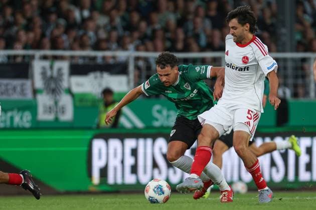 2 Bundesliga SC Preußen Münster 1 FC Nürnberg on 22 08 2025 at LVM Preußenstadion in Münster Tom Baack Nuernberg 5 vs Yassine Bouchama Muenster 5 MH