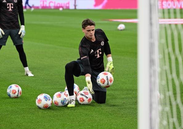 22 08 2025, xsltx, Soccer 1 Bundesliga, FC Bayern Muenchen RB Leipzig v l Jonas Urbig FC Bayern München DFL DFB REGULATIONS PROHIBIT ANY USE OF PHOTOGRAPHS as IMAGE SEQUENCES and or QUASI VIDEO