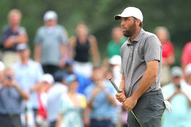ATLANTA, GA - AUGUST 22: Scottie Scheffler (USA) reacts after missing a putt during the second round of the PGA, Golf Herren Tour Championship on August 22, 2025 at East Lake Golf Club in Atlanta, GA. (Photo by Jeff Robinson Icon Sportswire) GOLF: AUG 22 PGA FedEx Cup Playoffs - Tour Championship EDITORIAL USE ONLY Icon2508224179