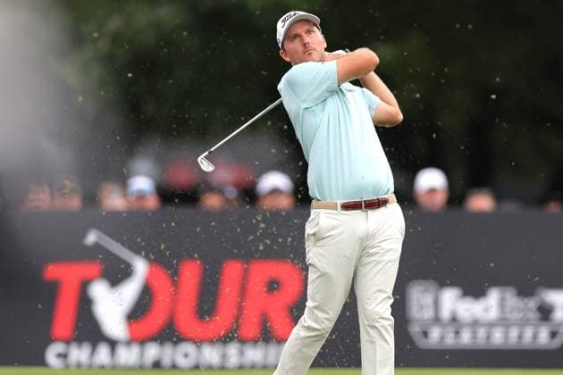 ATLANTA, GA - AUGUST 22: Russell Henley (USA) hits his tee shot on hole 11 during the second round of the PGA, Golf Herren Tour Championship on August 22, 2025 at East Lake Golf Club in Atlanta, GA. (Photo by Jeff Robinson Icon Sportswire) GOLF: AUG 22 PGA FedEx Cup Playoffs - Tour Championship EDITORIAL USE ONLY Icon2508224255