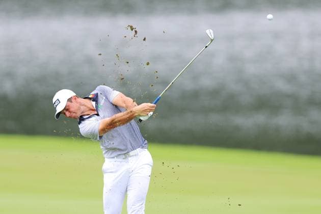 ATLANTA, GA - AUGUST 22: Viktor Hovland (Norway) hits a fairway shot on hole 8 during the second round of the PGA, Golf Herren Tour Championship on August 22, 2025 at East Lake Golf Club in Atlanta, GA. (Photo by Jeff Robinson Icon Sportswire) GOLF: AUG 22 PGA FedEx Cup Playoffs - Tour Championship EDITORIAL USE ONLY Icon2508221597