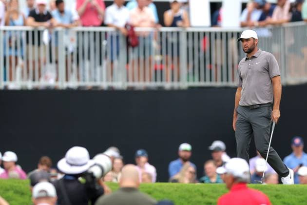 ATLANTA, GA - AUGUST 22: Scottie Scheffler (USA) walks on the 3rd fairway during the second round of the PGA, Golf Herren Tour Championship on August 22, 2025 at East Lake Golf Club in Atlanta, GA. (Photo by Jeff Robinson Icon Sportswire) GOLF: AUG 22 PGA FedEx Cup Playoffs - Tour Championship EDITORIAL USE ONLY Icon2508222236