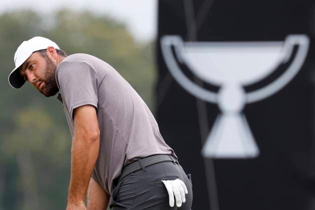 ATLANTA, GA - AUGUST 22: Scottie Scheffler of the United States during the second round of the PGA, Golf Herren Tour Championship, August 22, 2025 at East Lake Golf Club in Atlanta, Georgia. (Photo by Matthew Maxey Icon Sportswire) GOLF: AUG 22 PGA FedEx Cup Playoffs - Tour Championship EDITORIAL USE ONLY Icon250822033
