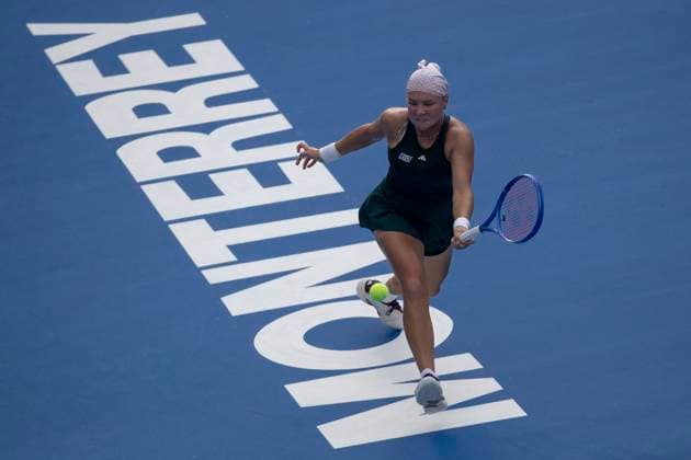 August 22, 2025, Monterrey, Nuevo Leon, Mexico: Diana Shnaider (RUS) in action against Alycia Parks (USA) during the semi-finals at the Monterrey Open WTA, Tennis Damen 500. Monterrey Mexico - ZUMAo125 20250822_zip_o125_010 Copyright: xAntonioxOjedax
