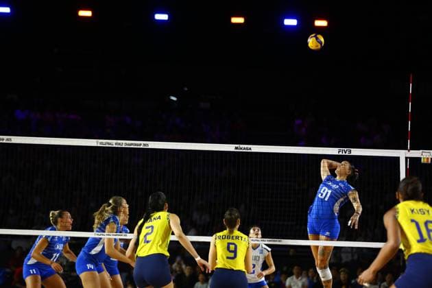 (250823) -- CHIANG MAI, Aug. 23, 2025 -- Martha Evdokia Anthouli (2nd R) of Greece competes during the Preliminary Phase Pool C match between Brazil and Greece at the Volleyball Women s World Championship, WM, Weltmeisterschaft in Chiang Mai, Thailand, Aug. 22, 2025. ) (SP)THAILAND-CHIANG MAI-VOLLEYBALL-WOMEN S WORLD CHAMPIONSHIP-BRA VS GRE SunxWeitong 