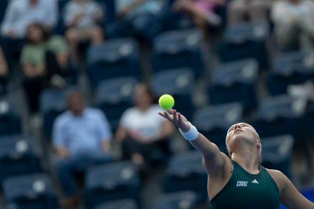 August 22, 2025, Monterrey, Nuevo Leon, Mexico: Diana Shnaider (RUS) in action against Alycia Parks (USA) during the semi-finals at the Monterrey Open WTA, Tennis Damen 500. Monterrey Mexico - ZUMAo125 0831208120st Copyright: xAntonioxOjedax