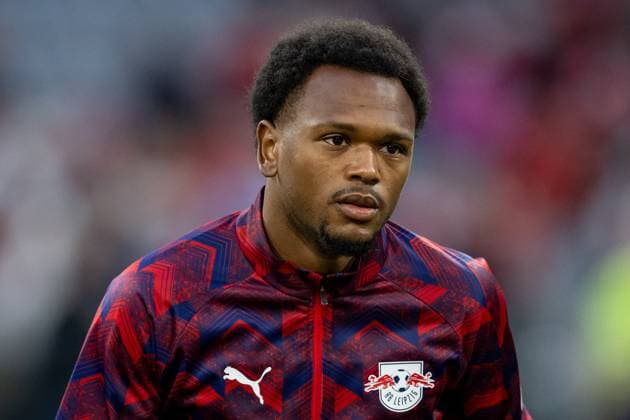 Lois Openda RB Leipzig, 11 while warming up Portrait Portraet GER, FC Bayern Muenchen vs RB Leipzig, Football, Bundesliga, 1 Matchday, Season 2025 2026, 22 08 2025 DFL DFB REGULATIONS PROHIBIT ANY USE OF PHOTOGRAPHS as IMAGE SEQUENCES and or QUASI VIDEO GER, FC Bayern Muenchen vs RB Leipzig, Football, Bundesliga, 1 Matchday, Season 2025 2026, 22 08 2025 Muenchen Copyright: xEibner-Pressefoto HeikexFeinerx EP_HFR