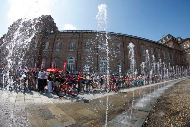 Cyclists compete in the first stage of 80th Vuelta a Espana cycling tour in Turin, Italy, 23 August 2025. The stage covers 183 km between the cities of Tutin and Novara. First stage of Vuelta a Espana tour !ACHTUNG: NUR REDAKTIONELLE NUTZUNG!  Copyright: xJavierxLizonx GRAF1658 20250823-55017720422_1