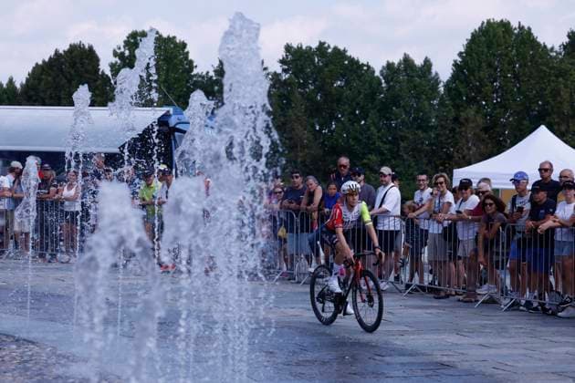 Cyclists prepares to compete in the first stage of 80th Vuelta a Espana cycling tour in Turin, Italy, 23 August 2025. The stage covers 183 km between the cities of Tutin and Novara. First stage of Vuelta a Espana tour !ACHTUNG: NUR REDAKTIONELLE NUTZUNG!  Copyright: xJavierxLizonx GRAF1657 20250823-55017720425_1