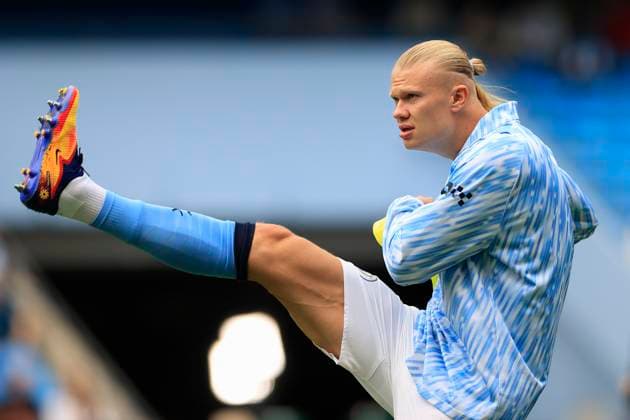 Manchester City v Tottenham Hotspur Premier League 23 08 2025. Erling Haaland (9) of Manchester City during the warm-up ahead of the Premier League match between Manchester City and Tottenham Hotspur at the Etihad Stadium, Manchester, England on 23 August 2025. Manchester Etihad Stadium Manchester England Editorial use only DataCo restrictions apply See www.football-dataco.com , Copyright: xConorxMolloyx PSI-22653-0028