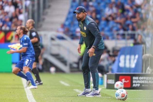 Heiner Backhaus Eintracht Braunschweig, Head Coach the game in view, GER, Karlsruher SC vs Eintracht Braunschweig, 2 Bundesliga, Matchday 3, 2025 2026, 23 08 2025, DFL REGULATIONS PROHIBIT ANY USE OF PHOTOGRAPHS AS IMAGE SEQUENCES AND OR QUASI VIDEO, GER, Karlsruher SC vs Eintracht Braunschweig, 2 Bundesliga, Matchday 3, 2025 2026, 23 08 2025 Karlsruhe Copyright: xEibner-Pressefoto JanxPrihodax EP_JPA