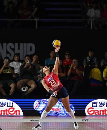 (250823) -- CHIANG MAI, Aug. 23, 2025 -- Gaila Ceneida Gonzalez Lopez of the Dominican Republic serves during the Preliminary Phase Pool F match between the Dominican Republic and Colombia at the Volleyball Women s World Championship, WM, Weltmeisterschaft in Chiang Mai, Thailand, Aug. 23, 2025. ) (SP)THAILAND-CHIANG MAI-VOLLEYBALL-WOMEN S WORLD CHAMPIONSHIP-COLOMBIA VS DOMINICAN REPUBLIC HouxZhaokang 