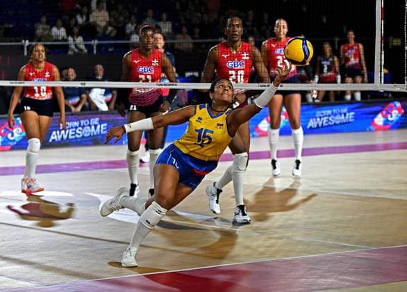 (250823) -- CHIANG MAI, Aug. 23, 2025 -- Maria Alejandra Marin (front) of Colombia tries to save the ball during the Preliminary Phase Pool F match between the Dominican Republic and Colombia at the Volleyball Women s World Championship, WM, Weltmeisterschaft in Chiang Mai, Thailand, Aug. 23, 2025. ) (SP)THAILAND-CHIANG MAI-VOLLEYBALL-WOMEN S WORLD CHAMPIONSHIP-COLOMBIA VS DOMINICAN REPUBLIC HouxZhaokang 
