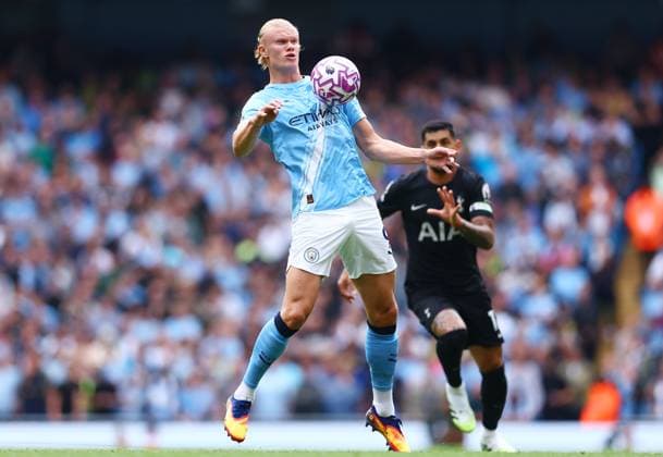 Erling Haaland of Manchester City Manchester City v Tottenham Hotspur, Premier League, Football, Etihad Stadium, Manchester, UK - 23 Aug 2025Manchester Etihad Stadium United Kingdom EDITORIAL USE ONLY No use with unauthorised audio, video, data, fixture lists, club league logos or live services. Online in-match use limited to 120 images, no video emulation. No use in betting, games or single club league player publications. Copyright: xMattxWest Shutterstockx 15449559k