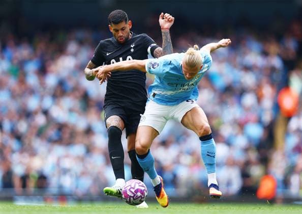 Erling Haaland of Manchester City and Cristian Romero of Tottenham Hotspur Manchester City v Tottenham Hotspur, Premier League, Football, Etihad Stadium, Manchester, UK - 23 Aug 2025Manchester Etihad Stadium United Kingdom EDITORIAL USE ONLY No use with unauthorised audio, video, data, fixture lists, club league logos or live services. Online in-match use limited to 120 images, no video emulation. No use in betting, games or single club league player publications. Copyright: xMattxWest Shutterstockx 15449559l