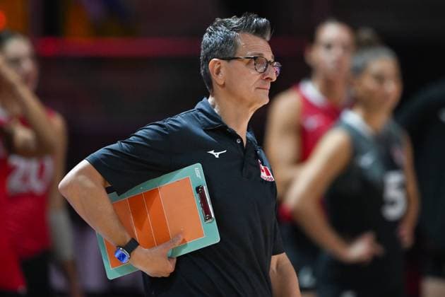Canada v Bulgaria - FIVB Women s Volleyball World Championship, WM, Weltmeisterschaft NAKHON RATCHASIMA, THAILAND - AUGUST 23: Head coach Pascual Giovanni Guidetti of Canada follows the FIVB Women s Volleyball World Championship between Canada and Bulgaria at Korat Chatchai Sports Hall, in Nakhon Ratchasima, Thailand, on August 23, 2025. Mustafa Hatipoglu Anadolu Nakhon Ratchasima Thailand. Editorial use only. Please get in touch for any other usage.  Copyright: x2025xAnadoluxMustafaxHatipoglux