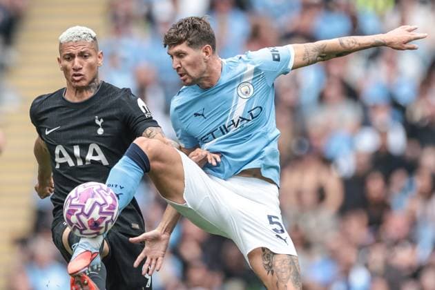 Premier League Manchester City v Tottenham Hotspur John Stones of Manchester City wins the ball pressured by Richarlison of Tottenham Hotspur during the Premier League match Manchester City vs Tottenham Hotspur at Etihad Stadium, Manchester, United Kingdom, 23rd August 2025 (Photo by Mark Cosgrove News Images) Manchester Etihad Stadium Manchester United, ManU Kingdom Copyright: xMarkxCosgrove NewsxImagesx