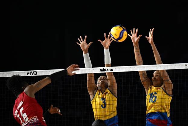 (250823) -- CHIANG MAI, Aug. 23, 2025 -- Dayana Segovia (C) and Melissa Rangel (R) of Colombia block during the Preliminary Phase Pool F match between the Dominican Republic and Colombia at the Volleyball Women s World Championship, WM, Weltmeisterschaft in Chiang Mai, Thailand, Aug. 23, 2025. ) (SP)THAILAND-CHIANG MAI-VOLLEYBALL-WOMEN S WORLD CHAMPIONSHIP-COLOMBIA VS DOMINICAN REPUBLIC HouxZhaokang 