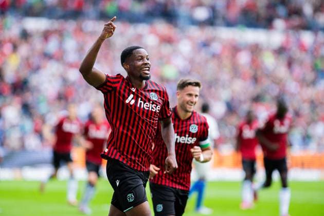 23 08 2025 Soccer, 2025 2026, 2 Bundesliga, Matchday 3, Hannover 96 1 FC Magdeburg L R Ime Okon Hannover celebrates after his goal to 2 0 with Enzo Leopold Hannover DFL REGULATIONS PROHIBIT ANY USE OF PHOTOGRAPHS AS IMAGE SEQUENCES AND OR QUASI VIDEO