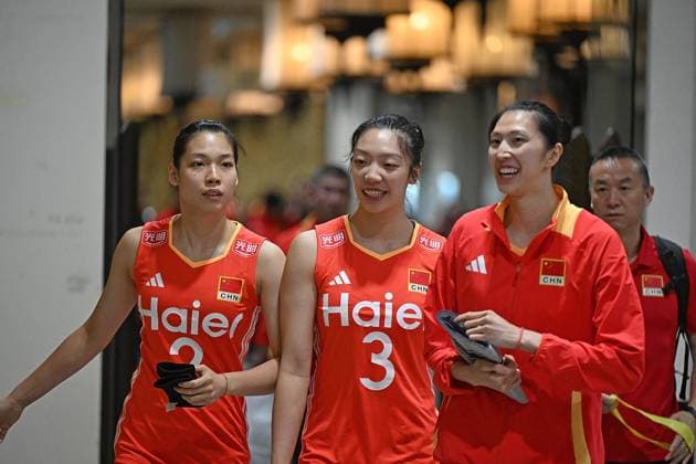 (250823) -- CHIANG MAI, Aug. 23, 2025 -- Zhuang Yushan, Tang Xin and Wu Mengjie (L to R) of China walk into the court before the Preliminary Phase Pool F match between China and Mexico at the Volleyball Women s World Championship, WM, Weltmeisterschaft in Chiang Mai, Thailand, Aug. 23, 2025. ) (SP)THAILAND-CHIANG MAI-VOLLEYBALL-WOMEN S WORLD CHAMPIONSHIP-CHINA VS MEXICO HouxZhaokang 