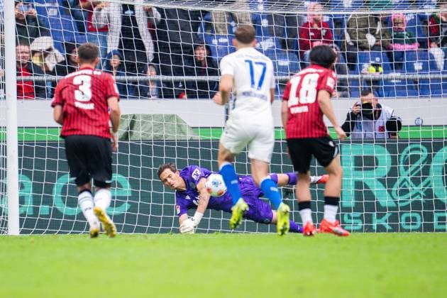 23 08 2025 Soccer, 2025 2026, 2 Bundesliga, Matchday 3, Hannover 96 1 FC Magdeburg M Nahuel Noll Hannover holds Martijn Kaars Magdeburgs penalty kick DFL REGULATIONS PROHIBIT ANY USE OF PHOTOGRAPHS AS IMAGE SEQUENCES AND OR QUASI VIDEO