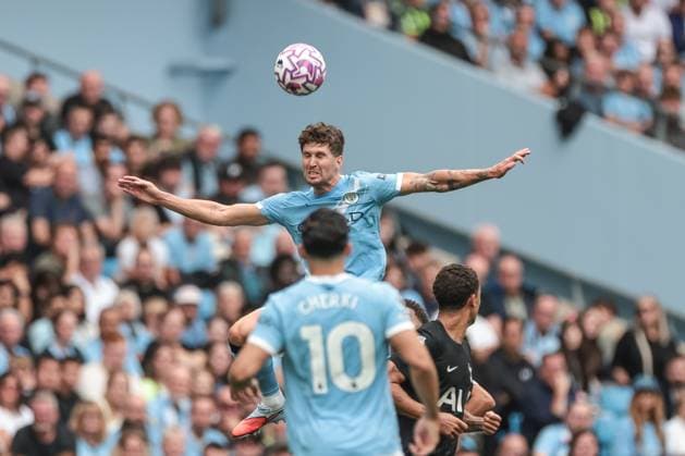 Premier League Manchester City v Tottenham Hotspur John Stones of Manchester City jumps up to win the high ball during the Premier League match Manchester City vs Tottenham Hotspur at Etihad Stadium, Manchester, United Kingdom, 23rd August 2025 (Photo by Mark Cosgrove News Images) Manchester Etihad Stadium Manchester United, ManU Kingdom Copyright: xMarkxCosgrove NewsxImagesx