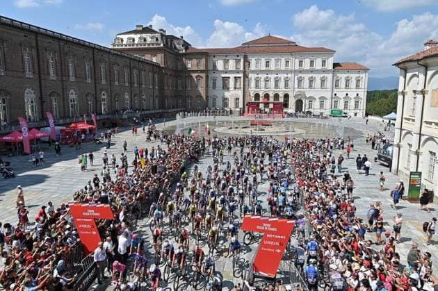 August 23, 2025, Torino: La partenza de La Vuelta 2025 dalla piazza davanti alla reggia di Venaria Reale, Torino, 23 agosto 2025 ANSA ALESSANDRO DI MARCO.-- The start of La Vuelta 2025 from the square in front of the Venaria Reale palace, Turin, Italy, 23 August 2025 ANSA ALESSANDRO DI MARCO Ciclismo: L 80esima Vuelta Parte Dall Italia, e Prima Volta  - ZUMAa110 20250823_zaf_a110_002 Copyright: xAlessandroxDixMarcox