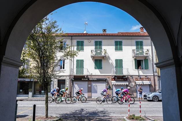 The 2025 Vuelta. First stage, Venaria Reale-Novara The 2025 Vuelta. Stage one of the Tour of Spain, from Venaria Reale to Novara. Pictured is the lead group passing through San Mauro, in the hills above Turin. San Mauro, Italy 23 August 2025, Credit:Selene Daniele Avalon Italy, TO, San Mauro  Copyright: xSelenexDanielex xAvalonx 0831242585st