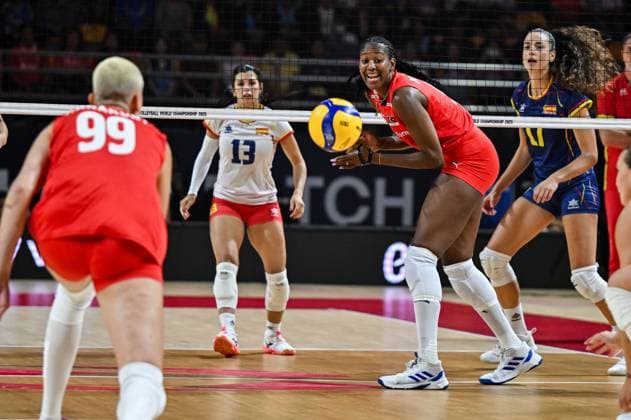 Turkiye v Spain - FIVB Women s Volleyball World Championship, WM, Weltmeisterschaft NAKHON RATCHASIMA, THAILAND - AUGUST 23: Turkiye’s Ebrar Karakurt (99) in action against a Spanish player during the FIVB Women’s World Volleyball Championship match at Korat Chatchai Hall in Nakhon Ratchasima, Thailand, on August 23, 2025. Mustafa Hatipoglu Anadolu Nakhon Ratchasima Thailand. Editorial use only. Please get in touch for any other usage.  Copyright: x2025xAnadoluxMustafaxHatipoglux