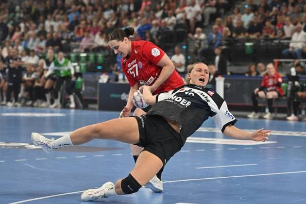 Maxi MUEHLNER Blomberg Lippe ,Action,duel against Josefine HANFLAND Thueringer HC Handball Super Cup 2025 Women HSG Blomberg Lippe vs Thueringer HC on 23 08 2025, SAP GARDEN Muenchen